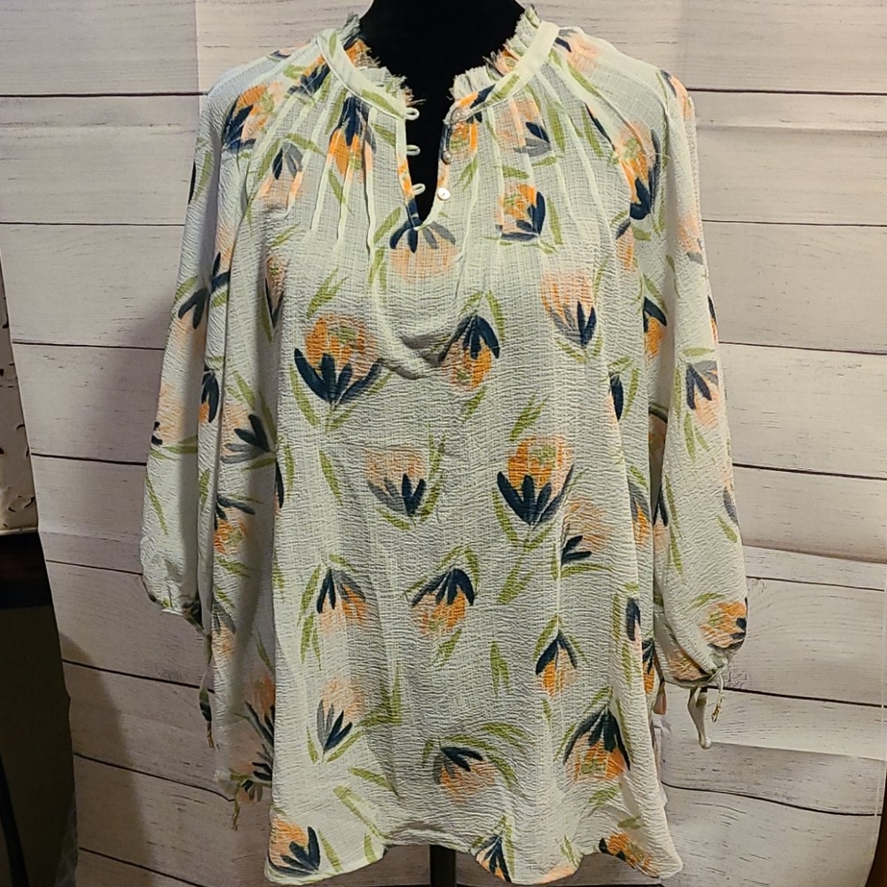 Flower patterned 3/4 sleeve blouse